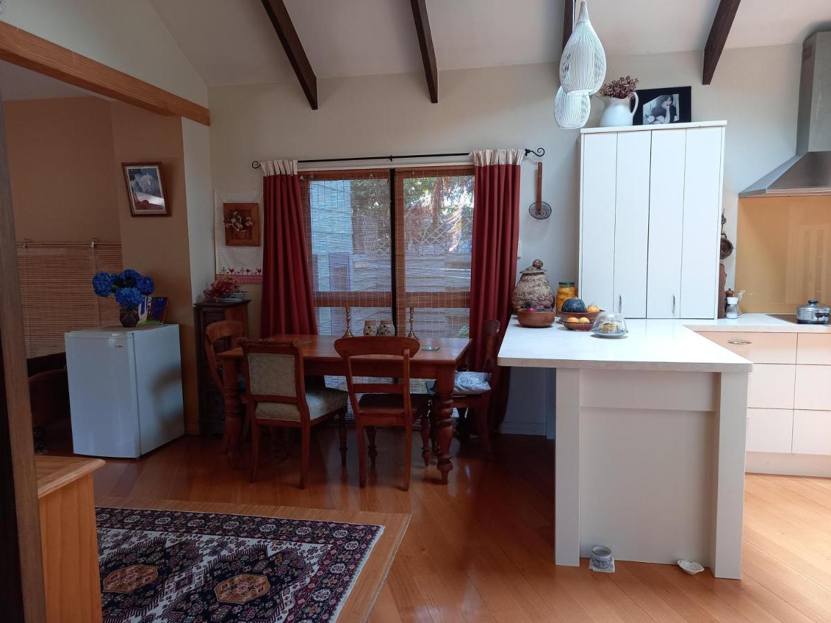 Birds Eyes Te Awanga Bed and Breakfast Buitenkant foto